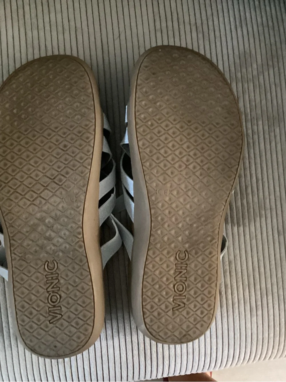 Vionic White Glitter Crisscross Slide Sandals